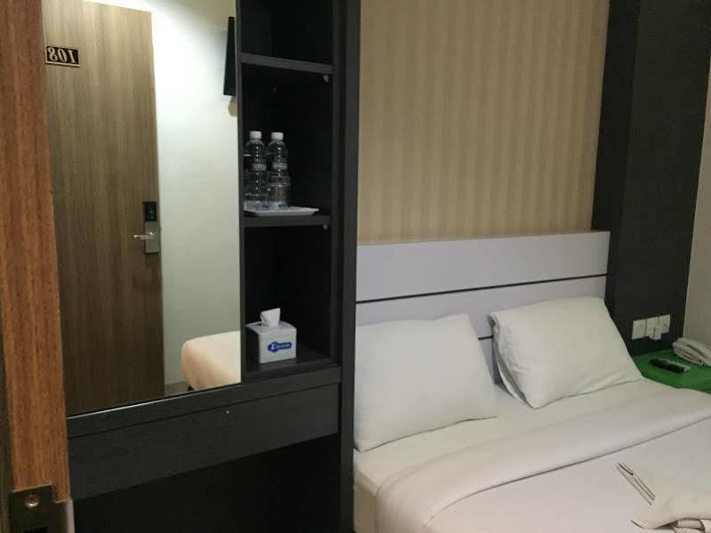 Redlink Hotel Batam Zewnętrze zdjęcie